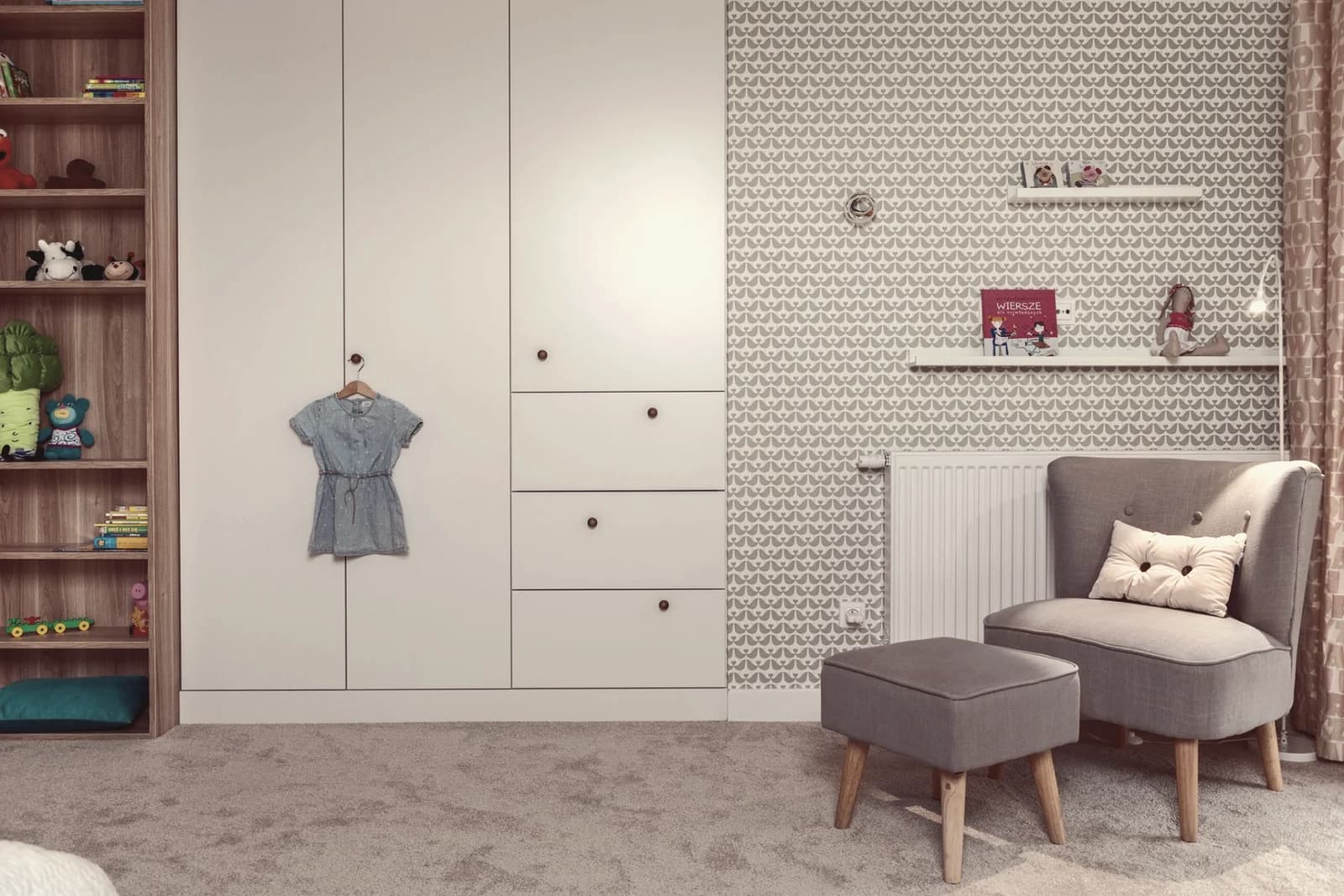 Built-in wardrobe & shelving