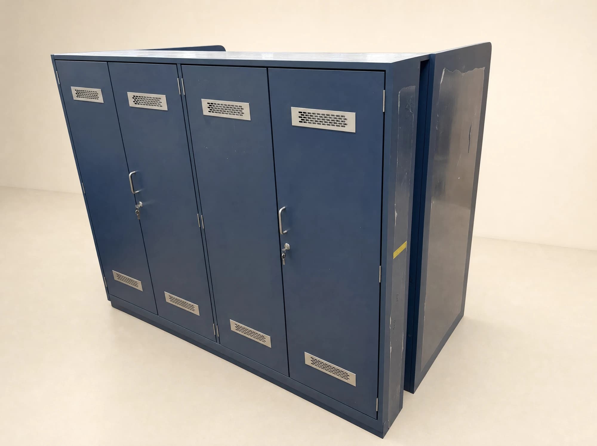 Lightweight crew lockers